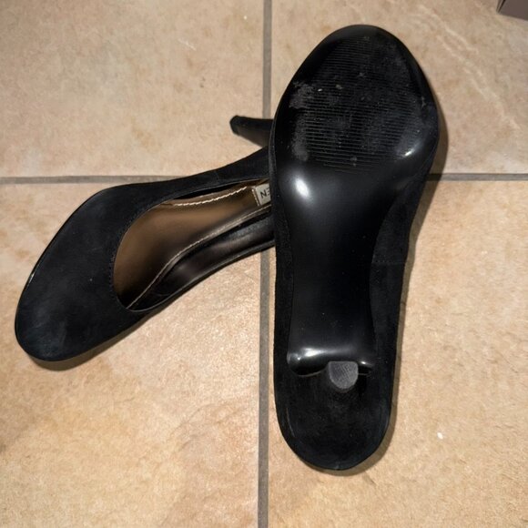 Steve Madden ULLTRA Black Heels/Pumps  Size 6 Black Suede Round Toe - Picture 2 of 3